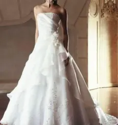 新品購入！刺繍が素敵なウェディングドレス 7号～11号 クラウディア Aライン