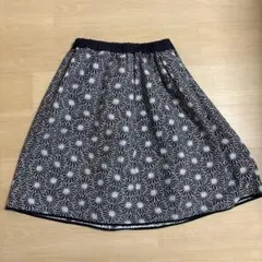 花柄刺繍 フレアスカート ひざ丈　リバーシブルのサムネイル