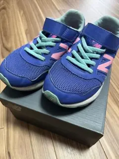 New Balance 570 スニーカー 青/ピンク