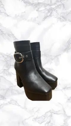 バックル付き厚底アンクルブーツ