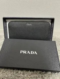 PRADA ブラックレザー長財布 箱付き