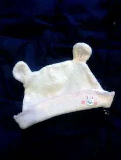 ウサギ耳付きベージュ帽子