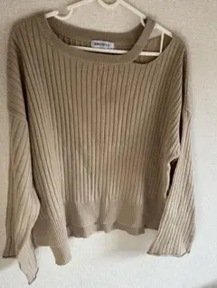 オフショルダーニット ベージュ F