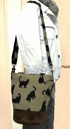 ネコ柄☆バケツ型 2way 合皮スエードトートバッグ☆黒猫★カーキー×ブラック