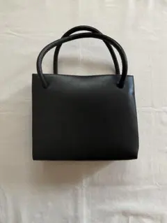 ZARA ／ 黒のミニマルショルダーバッグ
