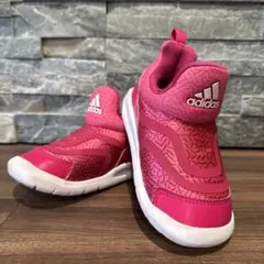 adidas ピンク スリッポンシューズ