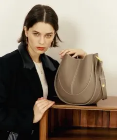 【NiiNa】【高品質牛革】2way ワンハンドルラウンドショルダーバッグ