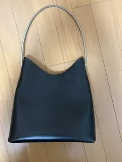 GUCCI ショルダーバッグ　一枚皮