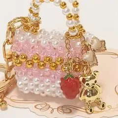 バッグ型バッグチャーム　ハンドメイド　パールビーズ　くま　いちご　バッグチャーム