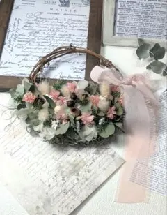 優しいピンクの花籠風ハーフリース　ドライフラワー