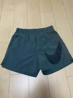 NIKE ランニングショートパンツ　インナー付　スウッシュ　グリーン 2イン1