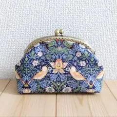 Item thumbnail for item eefc75a3-9e8d-48a8-a129-69e6c3b34b3b