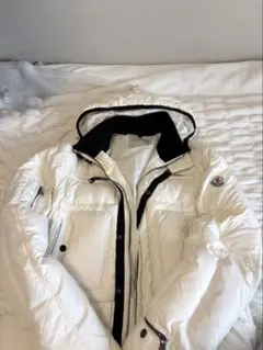 MONCLER ホワイトダウンジャケットのサムネイル