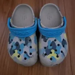 クロックス crocsカモフラージュ サンダルc9 15cm～ 15.5cm