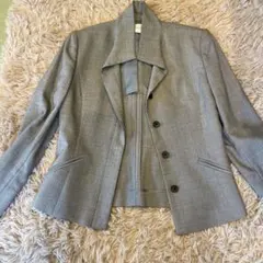 TWO Cの仕立てのいいジャケット