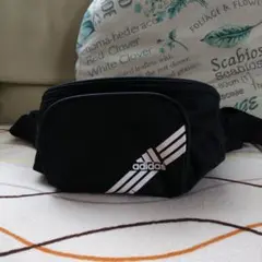 adidas ボディバッグ ブラック ストライプ