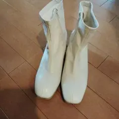 ホワイト ジッパーショートブーツ 低ヒールMsize