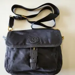 Tory Burch、ブラックショルダーバッグ フラップ付き