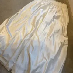 サテンロングバルーンスカート