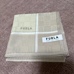 FURLA ベージュ ロゴ入りハンカチ