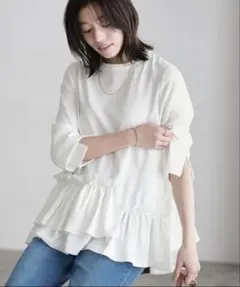【新品未使用】Pierrot　ヘムフリルアシメブラウス　オフホワイト　Mサイズのサムネイル