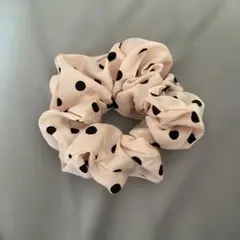 新品未使用 水玉模様シュシュ ピンクベージュ