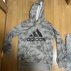 adidas 迷彩柄 フード付きパーカーとパンツセット