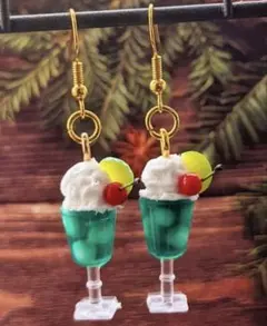 メロンクリームソーダのピアス