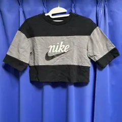 Nike クロップドショート丈Tシャツ グレー・ブラック（レディース）