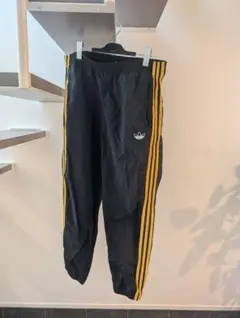 アディダス【極美品/XL】トラックパンツ 黒×金 コーティング ジャージ