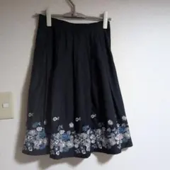 L'est Rose ネイビー フレアスカート 花柄刺繍