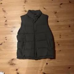 ダークグレー ダウンベスト ボタン留め