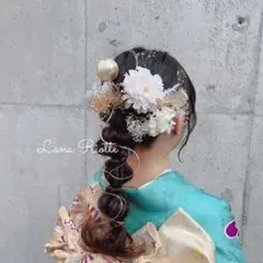 白いお花とゴールドの髪飾り　成人式　卒業式　ヘアパーツ　水引　金箔　和玉