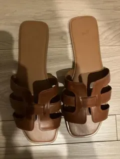 H&M Hカットアウト フラットサンダル ブラウンのサムネイル