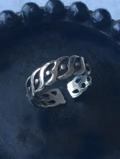 【フリーサイズ】透かしツイストチェーンリング