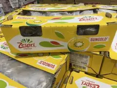 サンゴールドキウイフルーツ27玉サイズ44個入✖︎２ケース サンゴールドキウイフルーツ27玉サイズ44個入✖︎2ケース - メルカリ