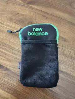 new balance 距離計ケース　メッシュポーチ 黒/緑 フック付き