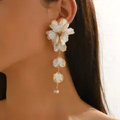 フラワー　ロングピアス ブライダル ウェディング　花びら　パーティー　花　ピアス