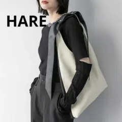 HARE シンセティックレザーショッパートートバッグ バイカラー白黒のサムネイル