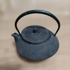 刻印有】伝統工芸品 南部鉄器 鉄瓶 アラレ模様 直火対応 白湯 鉄分補給