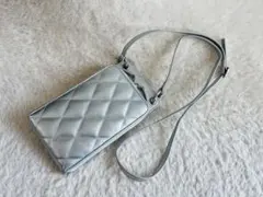【美品】23区 キルティング スマホ ポシェットのサムネイル