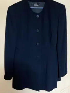 東京スタイル　スカート2着付フォーマルスーツ　白い襟袖取り外し可