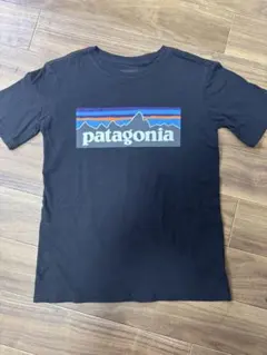 パタゴニア キッズ Tシャツ　黒　130cm程度
