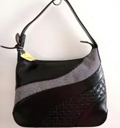新品　黒レザーショルダーバッグ