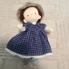 米山京子先生の教室で作りました。青と白の花柄ドレスの人形 - メルカリ