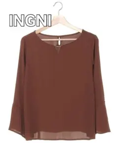 INGNI イング Vネック フレアスリーブ ピン付フレアスリーブ　ブラウス