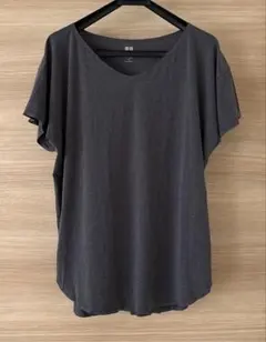 ユニクロ　エアリズムシームレスVネックロングT（半袖）　ダークグレー　XL