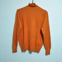 長袖オレンジハイネックセーター