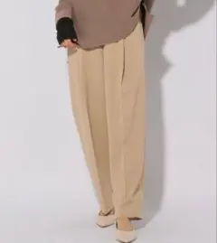 試着程度美品Elura マルチシーズンゆるテーパードパンツ