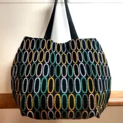 ハンドメイド　バルーントート　丸み　大きめ　楕円形模様刺繍　ブラック　中厚リネン